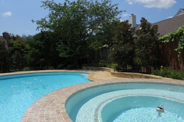  layered-pool-jacuzzi