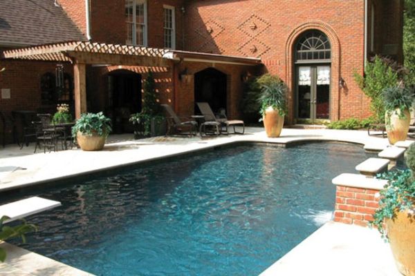 backyard-pool-diving-board